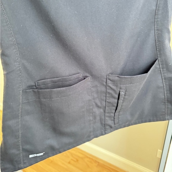 Grey’s Anatomy Scrub Black Top in xs - Picture 5 of 8